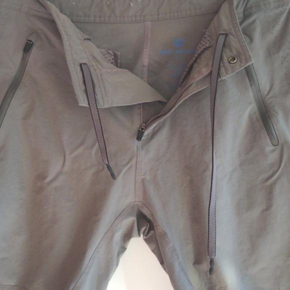 Mack Weldon 4-Way Active Short in Gray Water Repellent Size Small - Picture 13 of 15